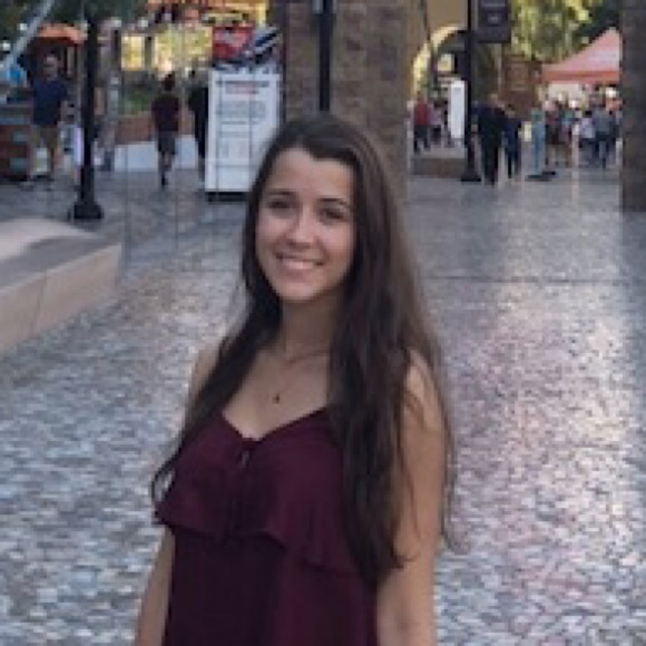 Meet your Posher, Julia - Picture 2 of 2